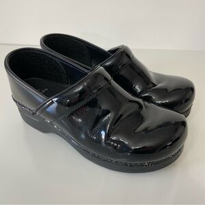 Dansko Women's Glossy Black Professional Slip-On Clogs, size 40 (see size note)